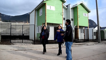 La Seremi de Vivienda visitó las obras del conjunto habitacional Ronchi II, que albergará a las 8 últimas familias de los campamentos Errázuriz y Santiago Bueras, de Coyhaique.