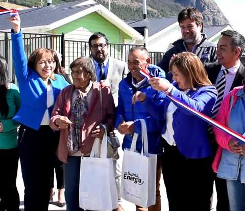 María Zúñiga es una de las 13 beneficiarias que recibió su nueva casa del proyecto Ronchi II en Coyhaique y que deja atrás 16 años viviendo en un campamento.